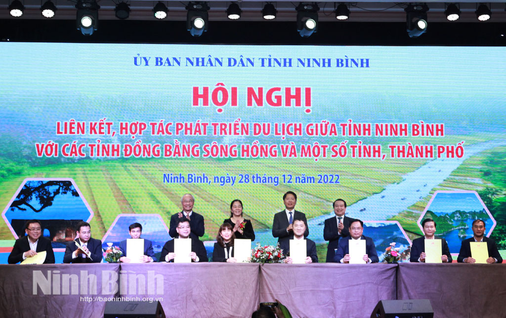 Ninh Binh boosts tourism cooperation with provinces and cities
