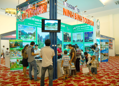 Promotion touristique de Ninh Binh à la 9e Foire internationale du tourisme de HCM-ville 2013