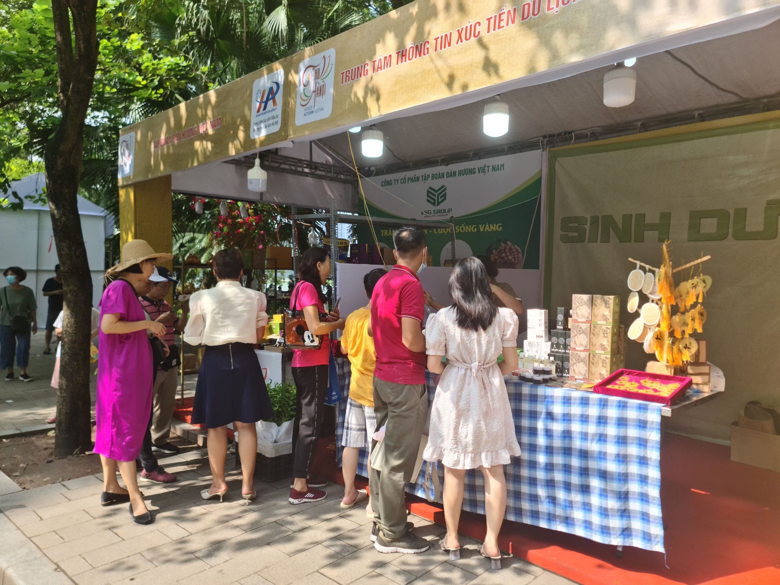 Promotion du tourisme de Ninh Binh au Festival d'automne de Hanoï 2023