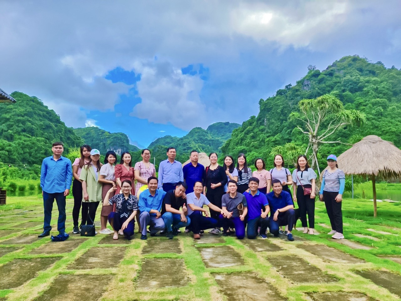 Voyage d'études des sites touristiques dans la provice de Ninh Binh