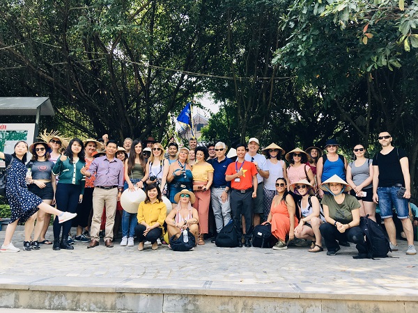 Délégation de famtrip des entreprises de tourisme européennes explore le tourisme de Ninh Binh