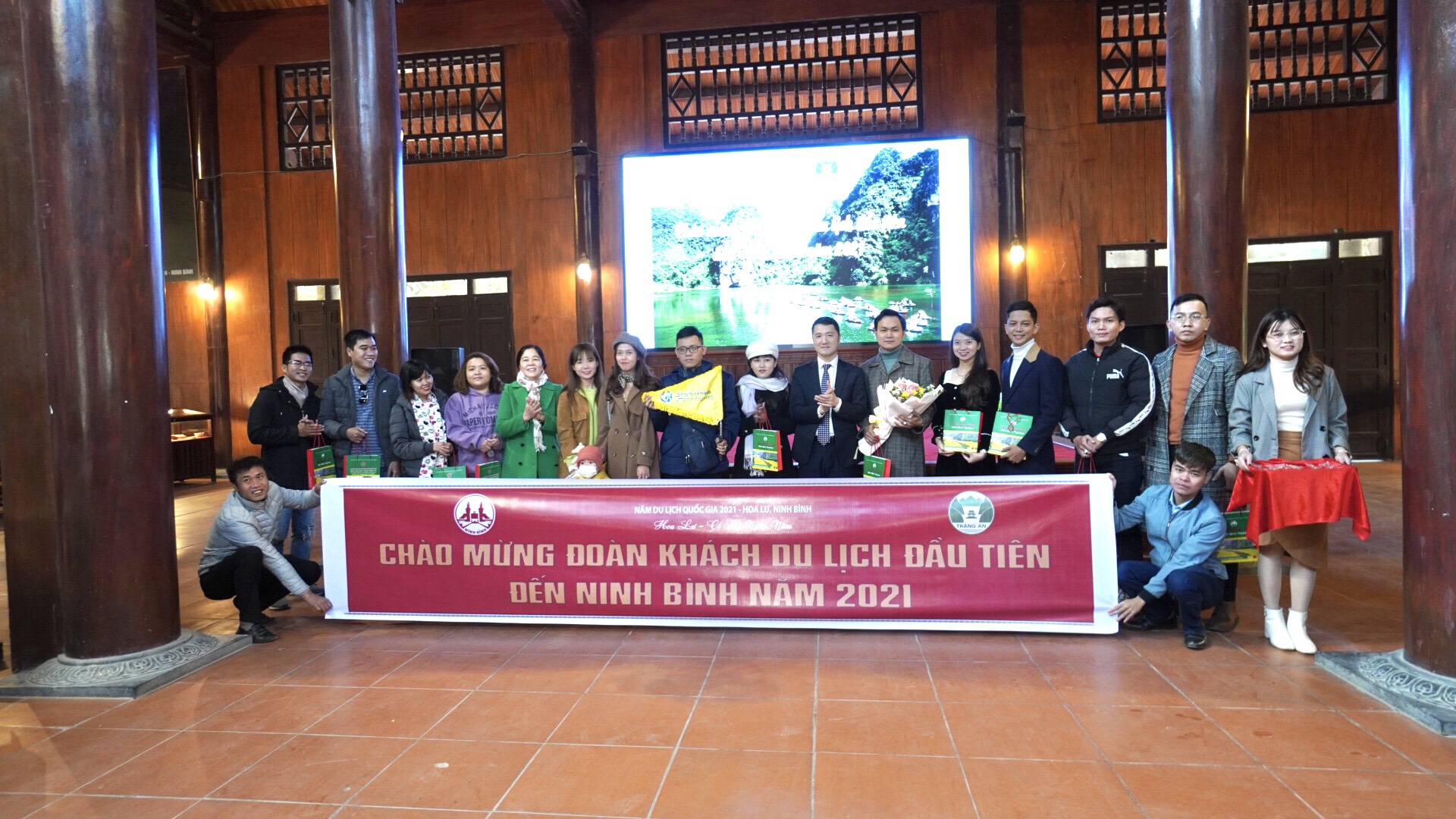 Ninh Binh accueille le premier groupe de touristes en 2021