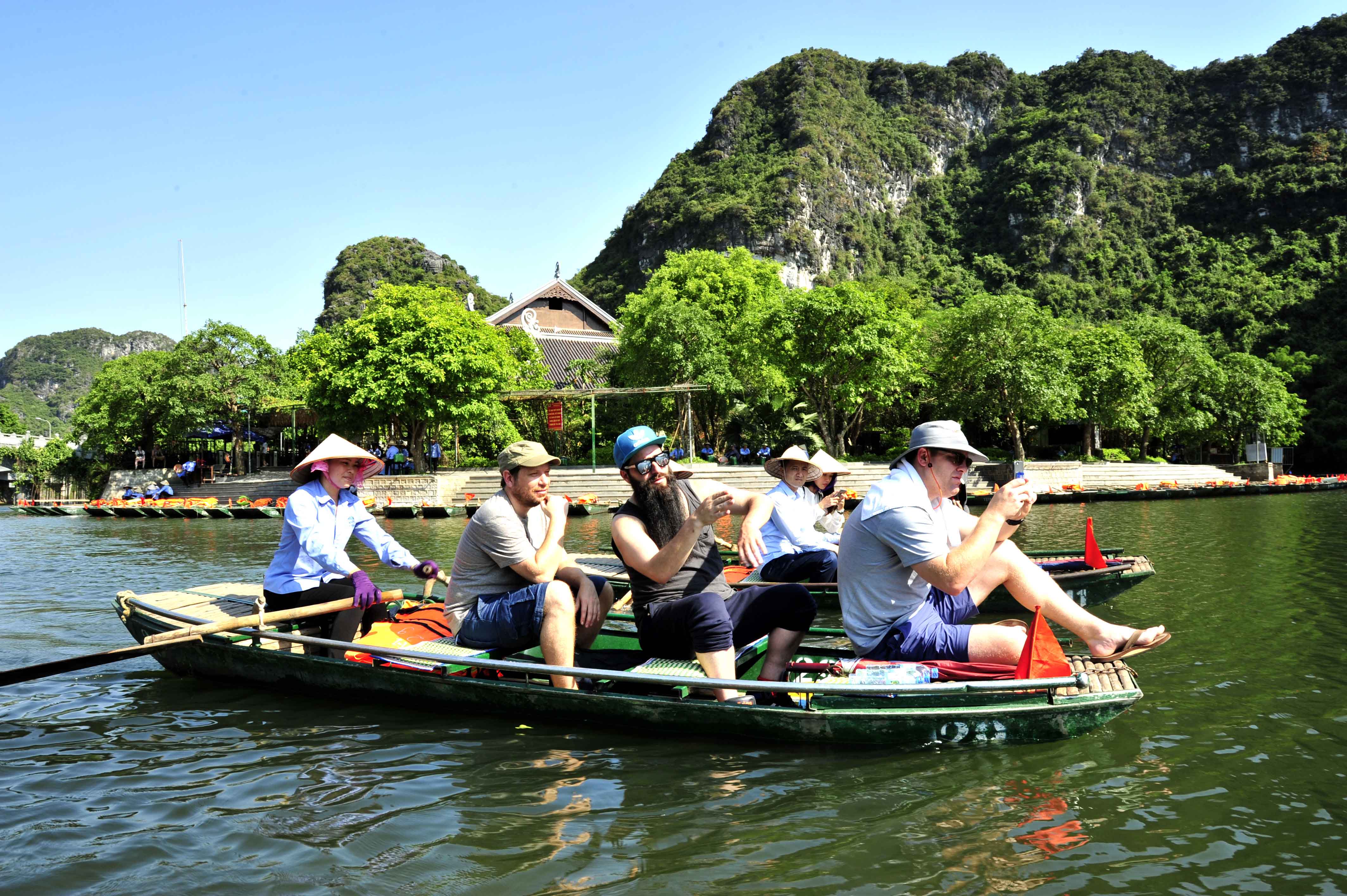 Lượt khách đến Quần thể danh thắng Tràng An trong 7 tháng đầu năm 2017