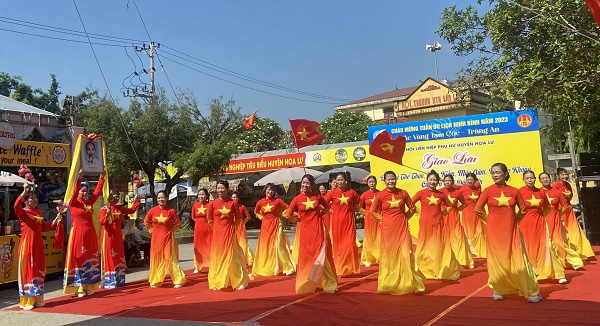 Người dân tích cực tham gia vào các hoạt động Tuần Du lịch Ninh Bình