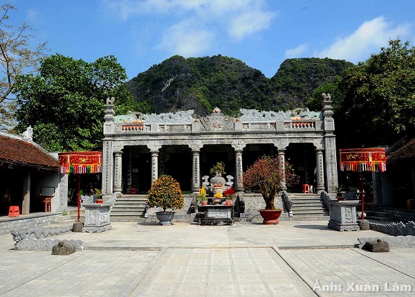 Đầu năm chiêm bái những ngôi đền, chùa nổi tiếng linh thiêng ở Ninh Bình