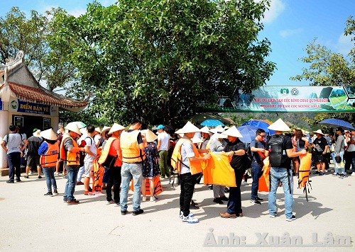 Khách du lịch đến Ninh Bình 7 tháng năm 2019 đạt gần 5,8 triệu lượt khách.