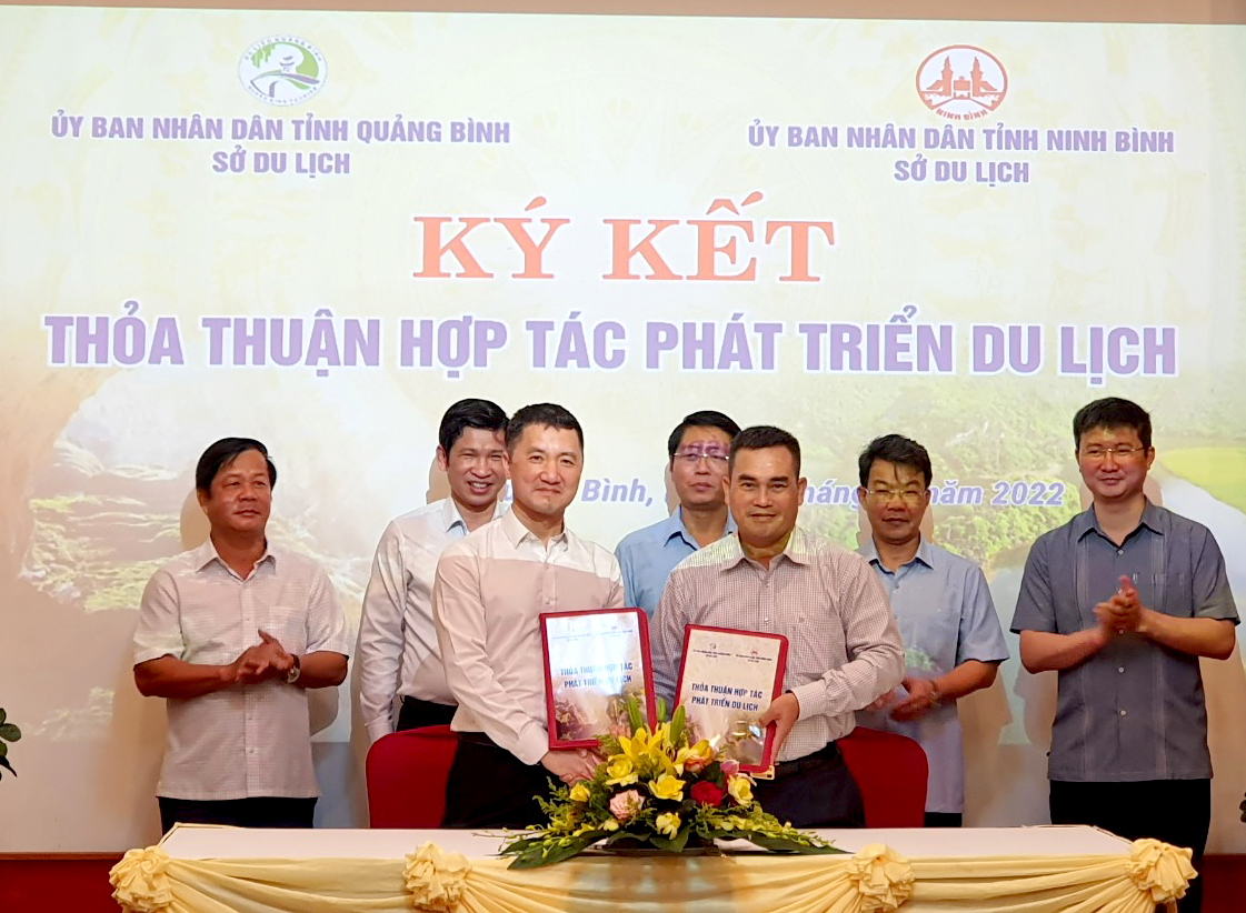 Hội nghị trao đổi kinh nghiệm và ký kết thỏa thuận hợp tác phát triển du lịch giữa tỉnh Ninh Bình và tỉnh Quảng Bình